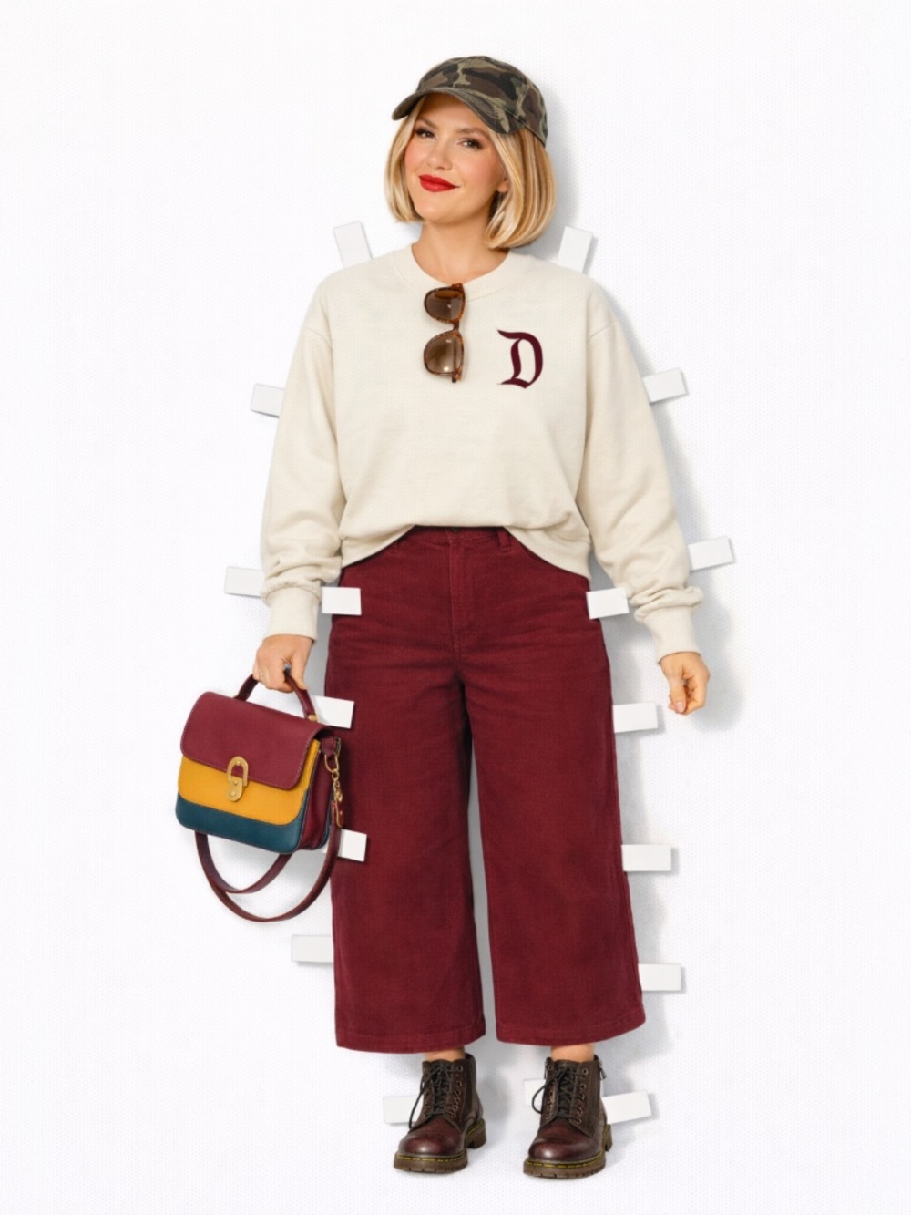 cream Disneyland sweatshirt size XS, cozy themepark vacation style, minimal